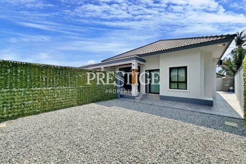 House in Pattaya, Thailand 3 bedrooms № 197624