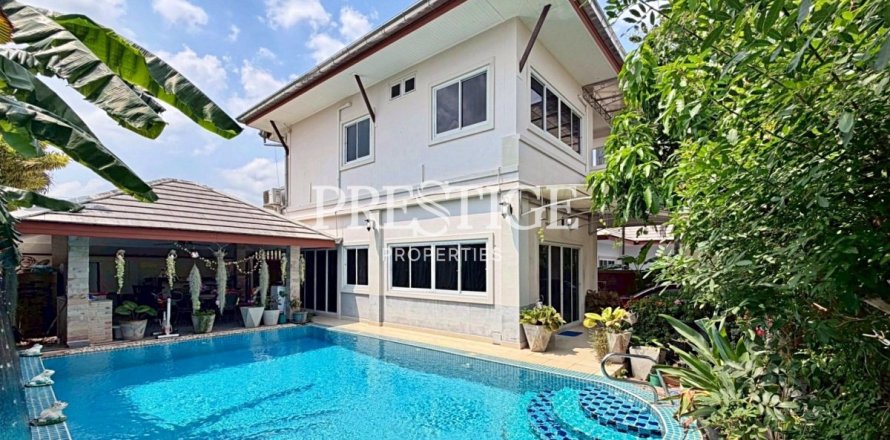 House in Pattaya, Thailand 4 bedrooms № 197621