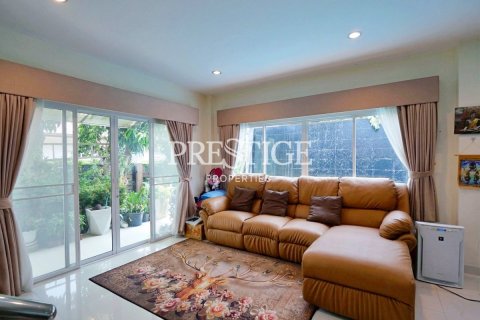 House in Pattaya, Thailand 4 bedrooms № 197621 - photo 2