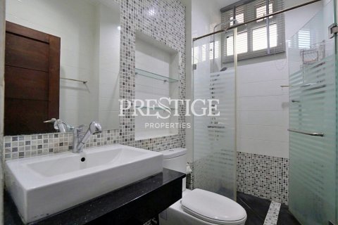 House in Pattaya, Thailand 4 bedrooms № 197621 - photo 9