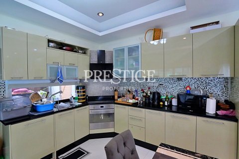 House in Pattaya, Thailand 4 bedrooms № 197621 - photo 6