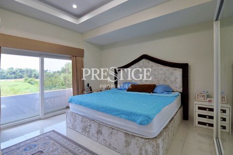 House in Pattaya, Thailand 4 bedrooms № 197621 - photo 12