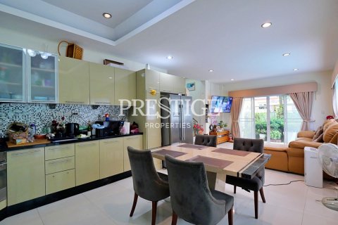 House in Pattaya, Thailand 4 bedrooms № 197621 - photo 5