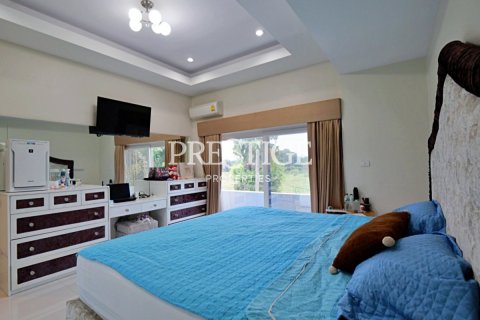 House in Pattaya, Thailand 4 bedrooms № 197621 - photo 13
