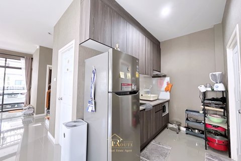 House in Pak Kret, Thailand 4 bedrooms № 153465 - photo 15