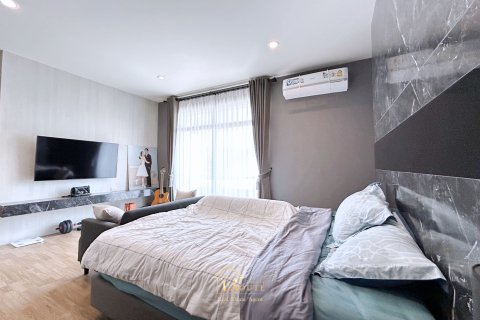 House in Pak Kret, Thailand 4 bedrooms № 153465 - photo 28