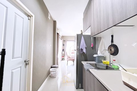 House in Pak Kret, Thailand 4 bedrooms № 153465 - photo 16