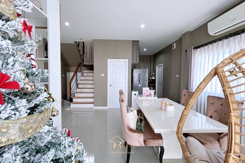 House in Pak Kret, Thailand 4 bedrooms № 153465 - photo 14