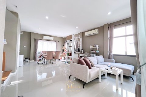 House in Pak Kret, Thailand 4 bedrooms № 153465 - photo 8