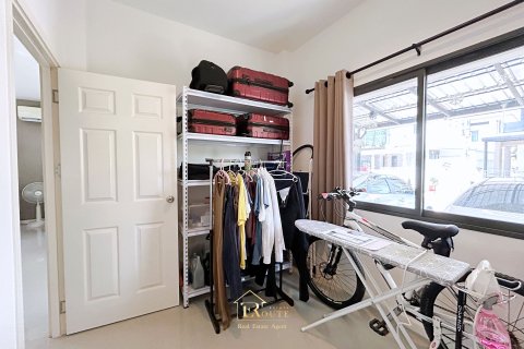 House in Pak Kret, Thailand 4 bedrooms № 153465 - photo 21