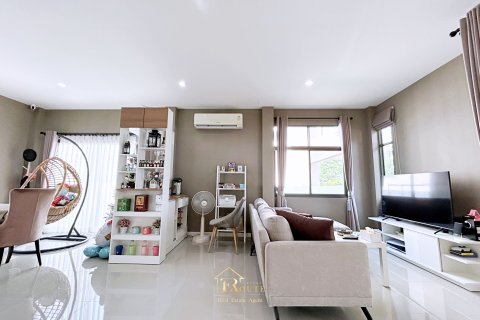 House in Pak Kret, Thailand 4 bedrooms № 153465 - photo 10
