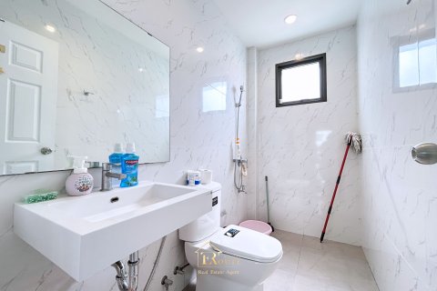 House in Pak Kret, Thailand 4 bedrooms № 153465 - photo 18