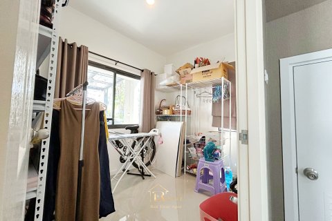 House in Pak Kret, Thailand 4 bedrooms № 153465 - photo 20