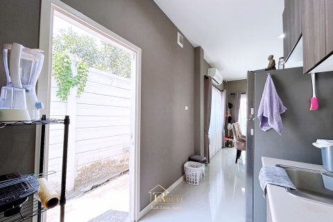 House in Pak Kret, Thailand 4 bedrooms № 153465 - photo 17