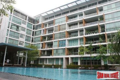 Apartment in Bangkok, Thailand 4 bedrooms № 192915