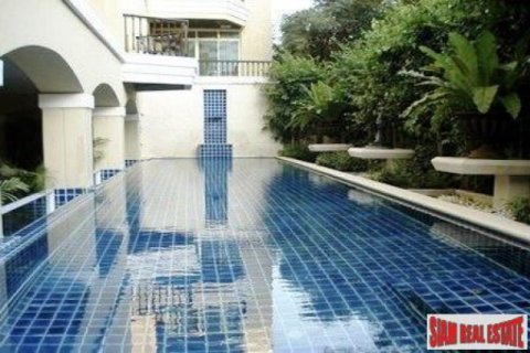 Apartment in Bangkok, Thailand 3 bedrooms № 192920