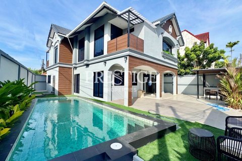 House in Pattaya, Thailand 5 bedrooms № 197841