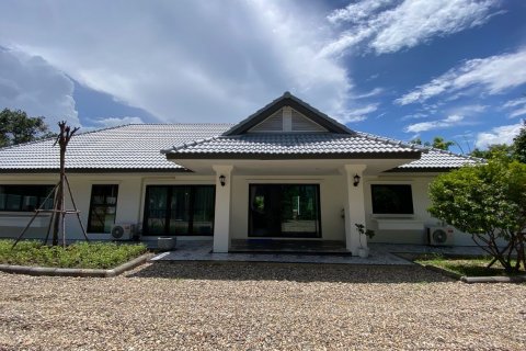 Villa à Chiang Mai, Thaïlande 4 chambres № 133349