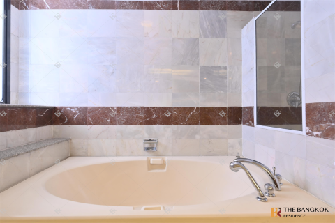 Condo in Bangkok, Thailand, 3 bedrooms  № 186940