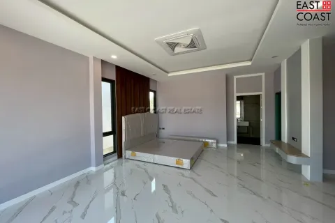Casa de 3 dormitorios en Pattaya, Tailandia № 212856 - foto 16