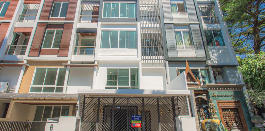 Таунхаус в Буенг Куме, Бангкок, Таиланд с 5 спальнями № 159479