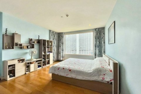 Condo in Bangkok, Thailand, 3 bedrooms  № 115201 - photo 8