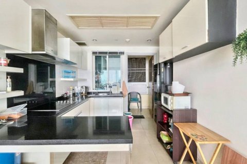 Condo in Bangkok, Thailand, 3 bedrooms  № 115201 - photo 6