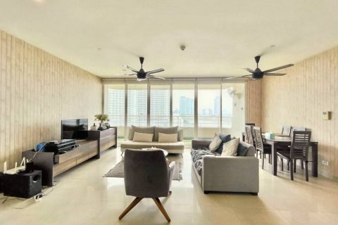 Condo in Bangkok, Thailand, 3 bedrooms  № 115201 - photo 3