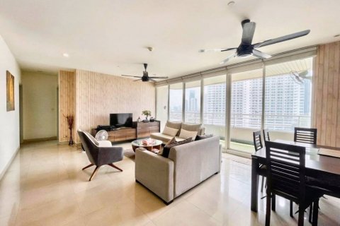 Condo in Bangkok, Thailand, 3 bedrooms  № 115201 - photo 2