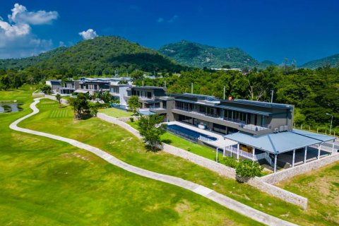 Вилла в Хуа Хине, Таиланд с 5 спальнями  № 115203 - фото 1