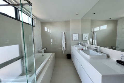 Кондоминиум с 3 спальнями в Ваттхане, Бангкок, Таиланд № 133924 - фото 17