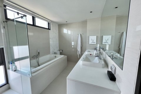 Кондоминиум с 3 спальнями в Ваттхане, Бангкок, Таиланд № 133924 - фото 9