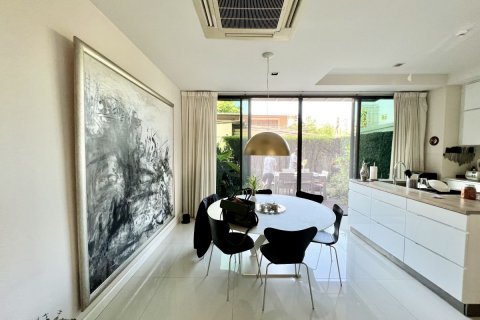 Кондоминиум с 3 спальнями в Ваттхане, Бангкок, Таиланд № 133924 - фото 3