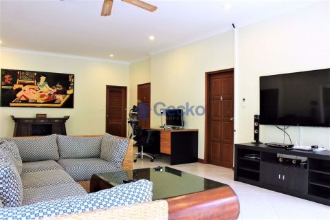 House in Pattaya, Thailand 3 bedrooms № 196977 - photo 4