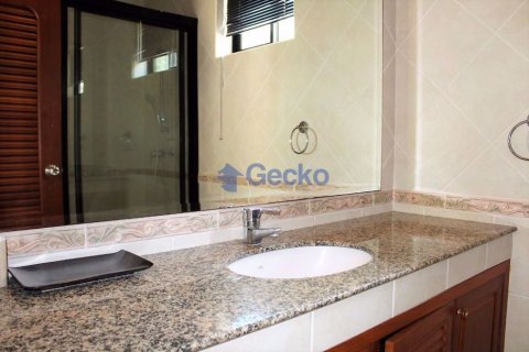House in Pattaya, Thailand 3 bedrooms № 196977 - photo 11