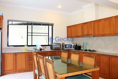House in Pattaya, Thailand 3 bedrooms № 196977 - photo 6