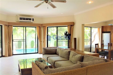 House in Pattaya, Thailand 3 bedrooms № 196977 - photo 3