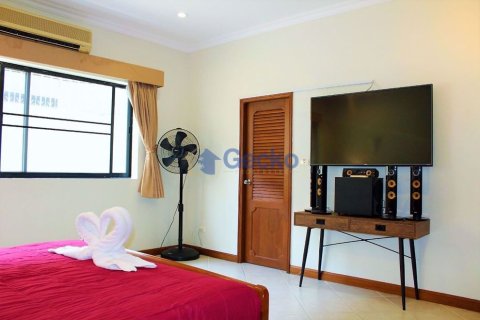 House in Pattaya, Thailand 3 bedrooms № 196977 - photo 7