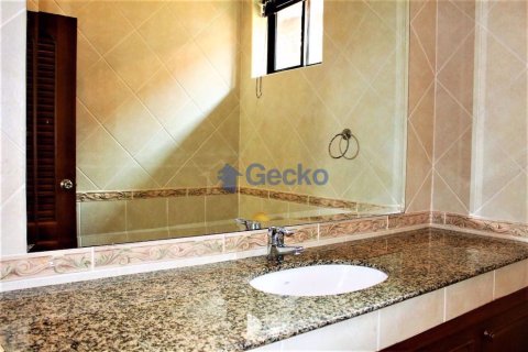 House in Pattaya, Thailand 3 bedrooms № 196977 - photo 15