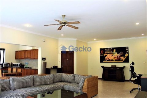 House in Pattaya, Thailand 3 bedrooms № 196977 - photo 5