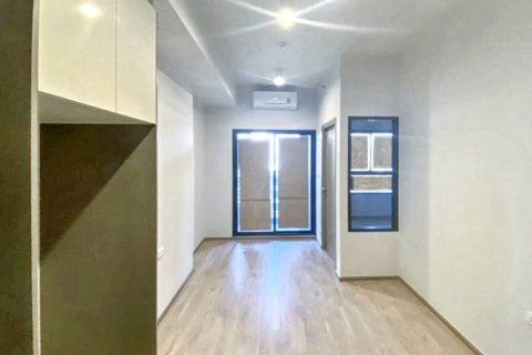 Condo in Huai Khwang, Bangkok, Thailand, 1 bedroom  № 114398 - photo 2