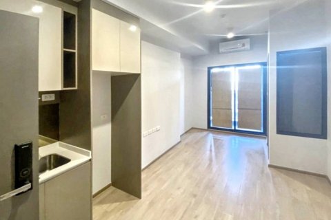 Condo in Huai Khwang, Bangkok, Thailand, 1 bedroom  № 114398 - photo 1