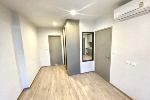 Condo in Huai Khwang, Bangkok, Thailand, 1 bedroom  № 114398 - photo 4