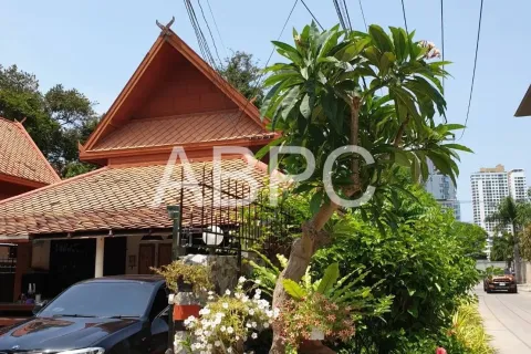 Casa de 3 dormitorios en Pattaya, Tailandia № 211608 - foto 11