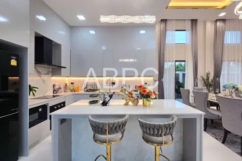 Casa de 4 dormitorios en Pattaya, Tailandia № 211604 - foto 18