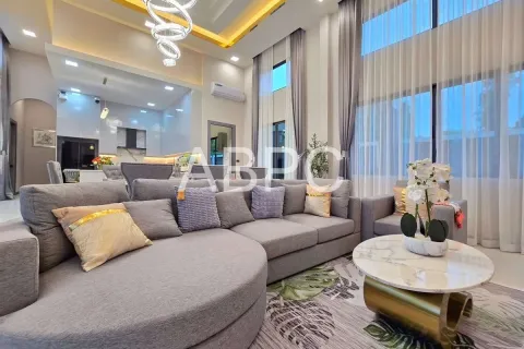 Casa de 4 dormitorios en Pattaya, Tailandia № 211604 - foto 4