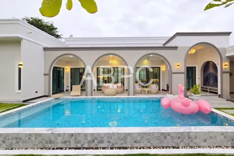 Casa de 4 dormitorios en Pattaya, Tailandia № 211604 - foto 11