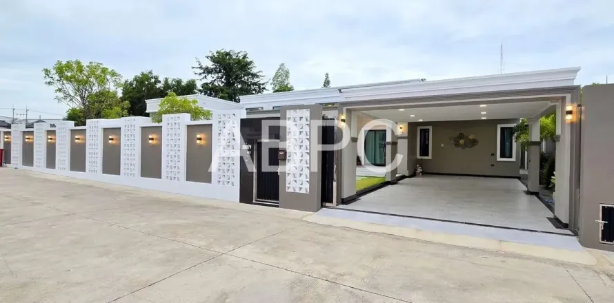 Casa de 4 dormitorios en Pattaya, Tailandia № 211604