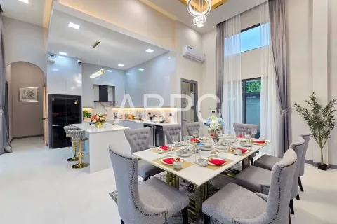 Casa de 4 dormitorios en Pattaya, Tailandia № 211604 - foto 6