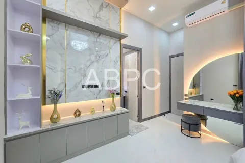 Casa de 4 dormitorios en Pattaya, Tailandia № 211604 - foto 7